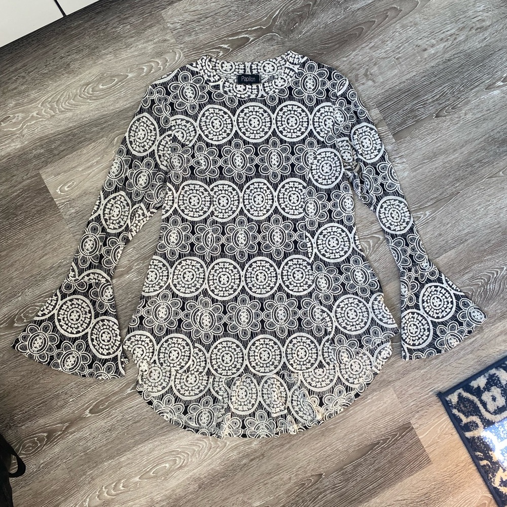 Papillon Blanc Black and Gray Graphic Long Sleeve Blouse